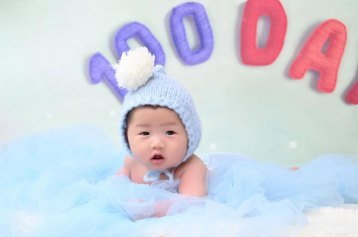 中国台湾宝宝喜欢搓脚